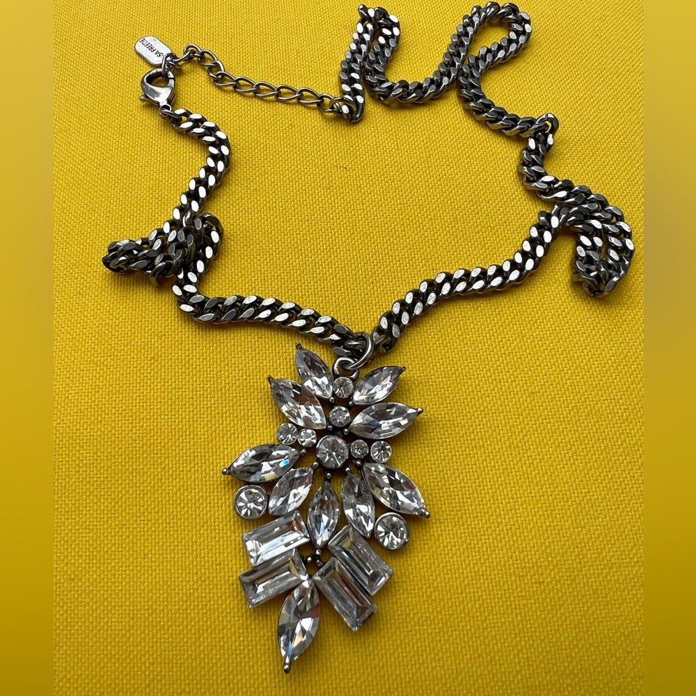 Elegant Silver Crystal Necklace 31sm long